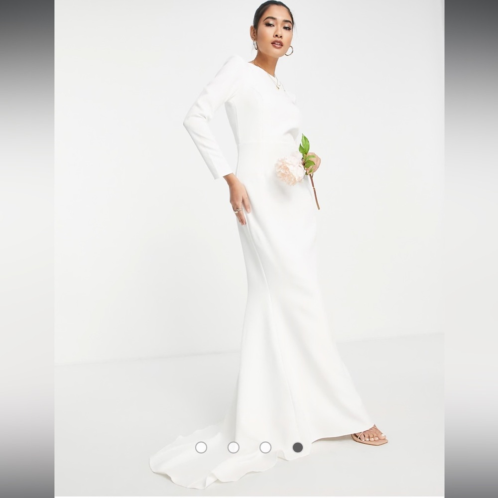 LONG SLEEVE WHITE MAXI DRESS